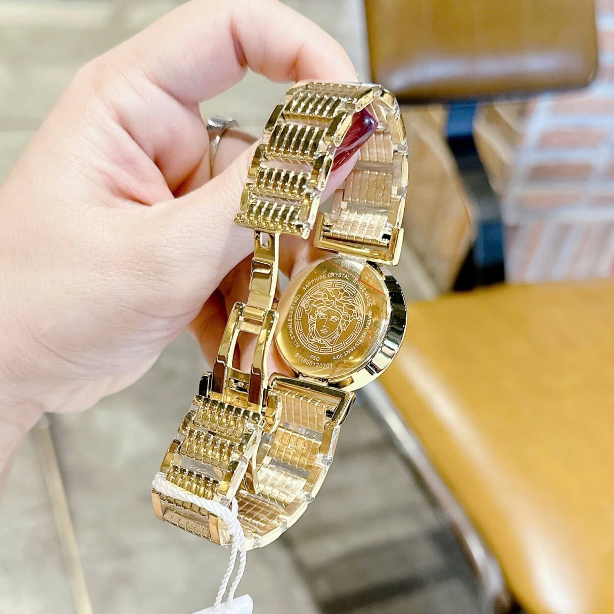 Đồng hồ Versace nữ dây thép vàng mặt trắng, Versace Vanity Thụy Sĩ size 35mm - Quartz