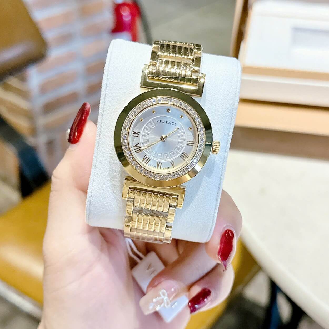 Đồng hồ Versace nữ dây thép vàng mặt trắng, Versace Vanity Thụy Sĩ size 35mm - Quartz