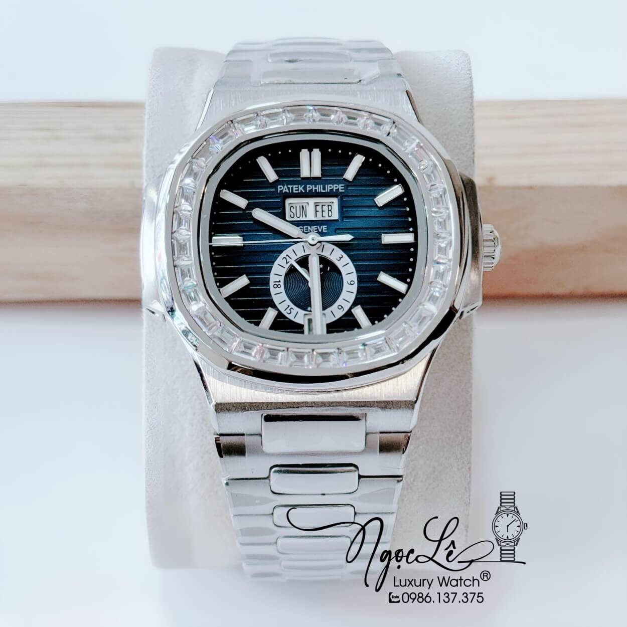 Đồng Hồ Nam Patek Philippe Nautilus Tự Động Dây Kim Loại Silver Mặt Xanh Đậm Đính Đá Size 40mm
