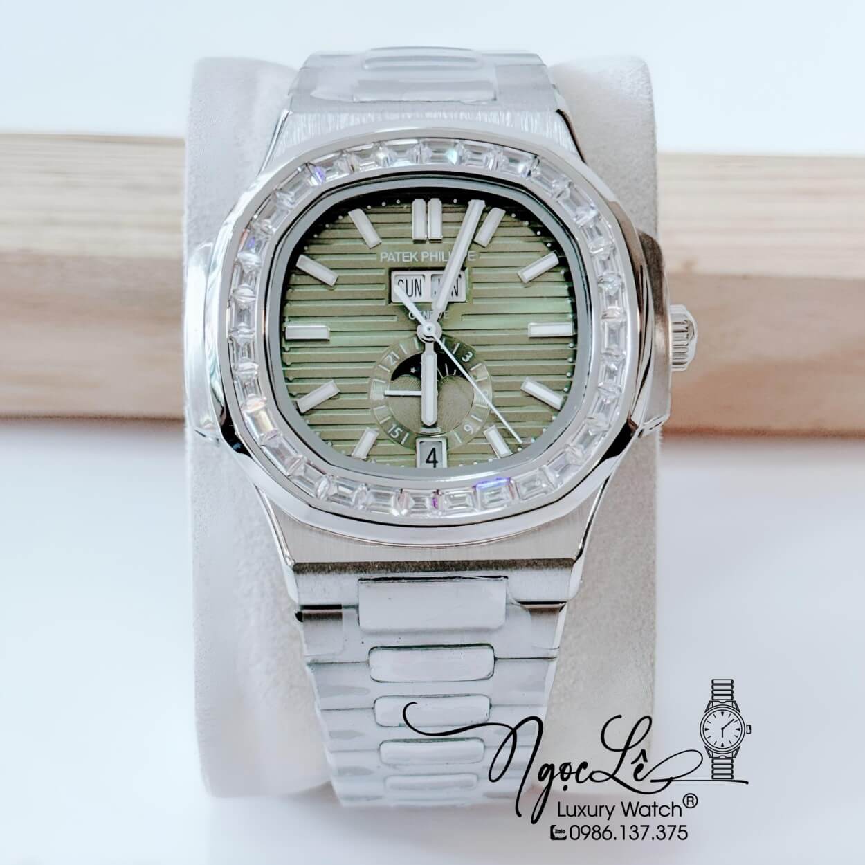 Đồng Hồ Nam Patek Philippe Nautilus Tự Động Dây Kim Loại Silver Mặt Xanh Rêu Đính Đá Size 40mm