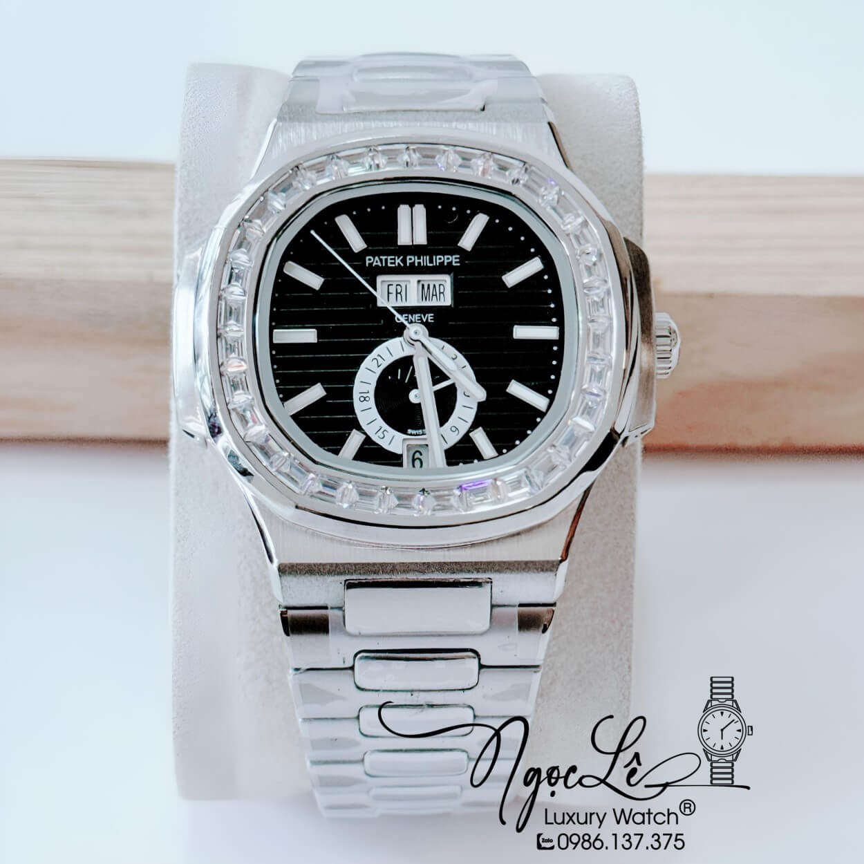 Đồng Hồ Nam Patek Philippe Nautilus Tự Động Dây Kim Loại Silver Mặt Đen Đính Đá Size 40mm