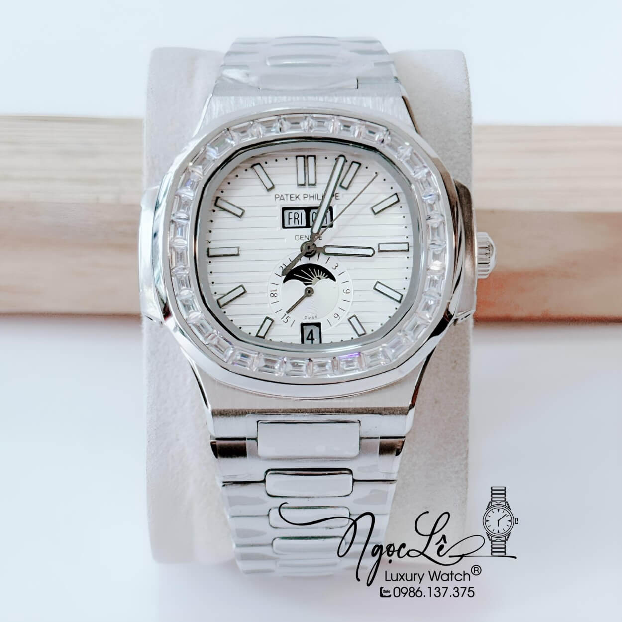 Đồng Hồ Nam Patek Philippe Nautilus Tự Động Dây Kim Loại Silver Mặt Trắng Đính Đá Size 40mm