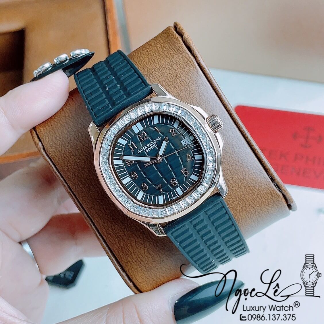 Đồng Hồ Patek Philippe Aquanaut Nữ Dây Cao Su Đen Đính Đá Rose Máy Pin Size 35mm