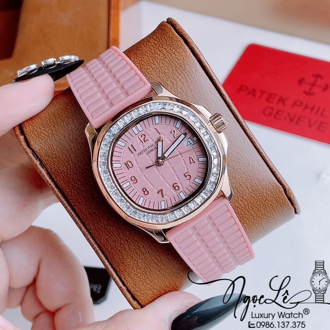 Đồng Hồ Patek Philippe Aquanaut Nữ Dây Cao Su Hồng Đính Đá Rose Máy Pin Size 35mm