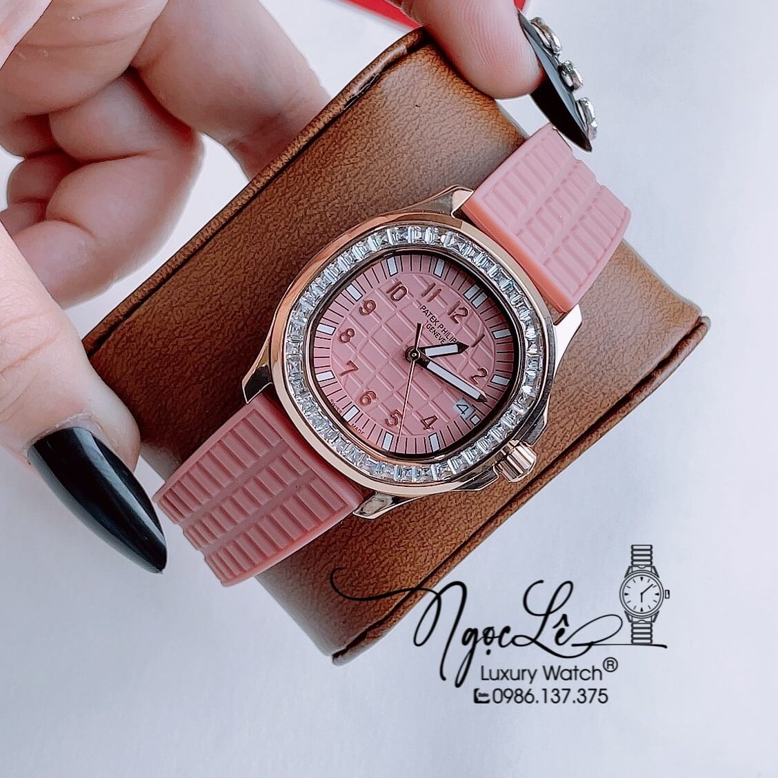 Đồng Hồ Patek Philippe Aquanaut Nữ Dây Cao Su Hồng Đính Đá Rose Máy Pin Size 35mm