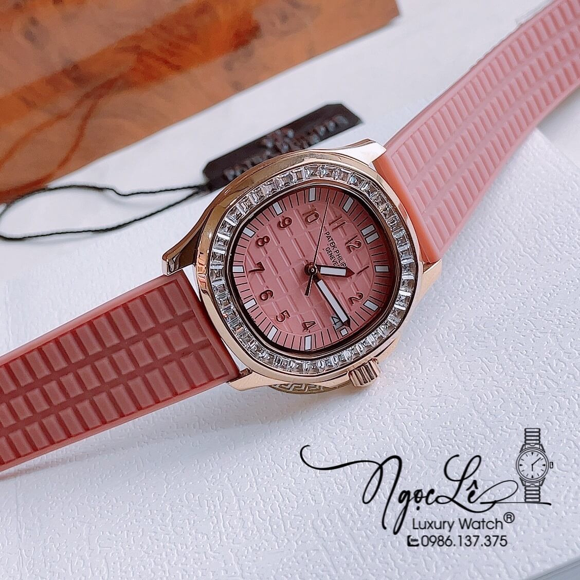 Đồng Hồ Patek Philippe Aquanaut Nữ Dây Cao Su Hồng Đính Đá Rose Máy Pin Size 35mm