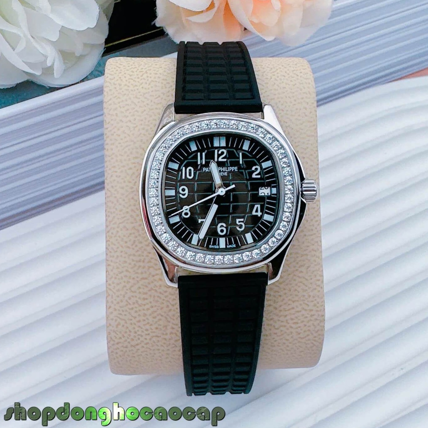 Đồng Hồ Patek Philippe Aquanaut Nữ Dây Cao Su Màu Đen Đính Đá Máy Pin Size 35mm
