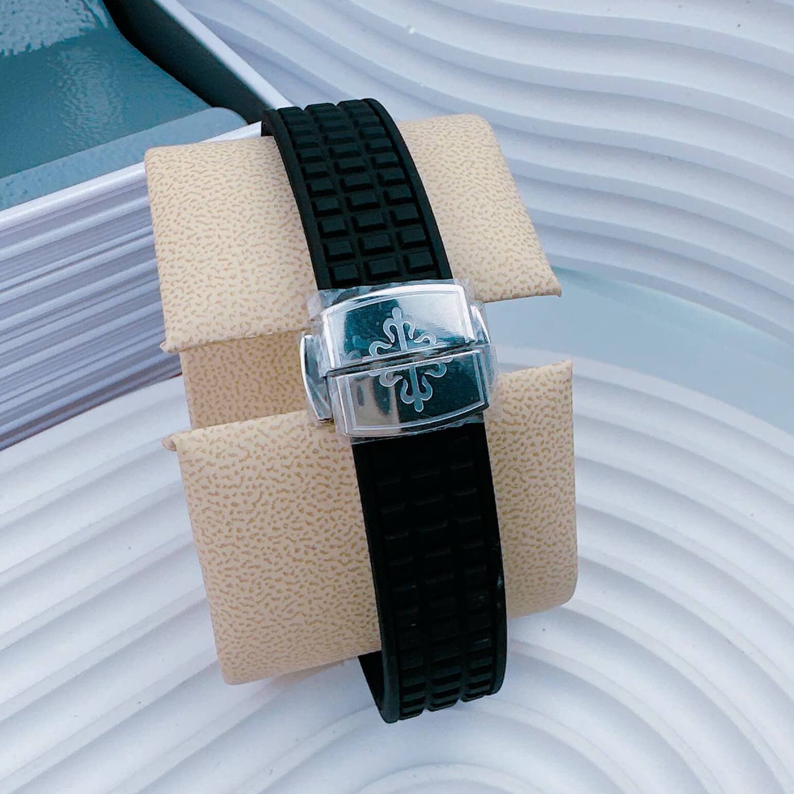 Đồng Hồ Patek Philippe Aquanaut Nữ Dây Cao Su Màu Đen Đính Đá Máy Pin Size 35mm