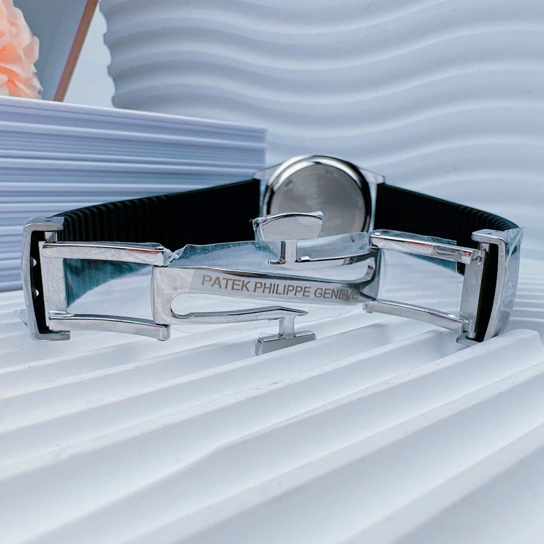 Đồng Hồ Patek Philippe Aquanaut Nữ Dây Cao Su Màu Đen Đính Đá Máy Pin Size 35mm