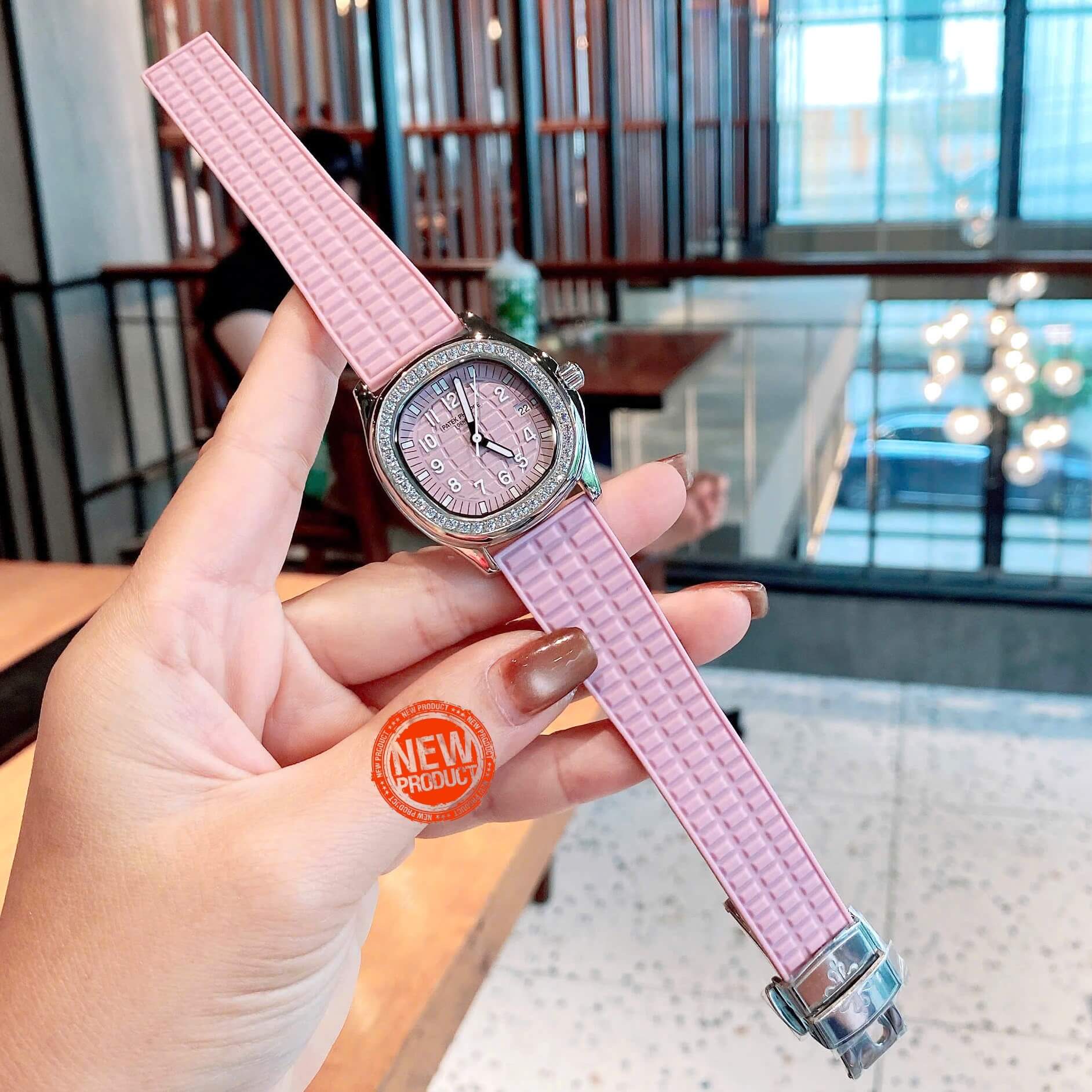 Đồng Hồ Patek Philippe Aquanaut Nữ Dây Cao Su Màu Hồng Tím Đính Đá Máy Pin Size 35mm