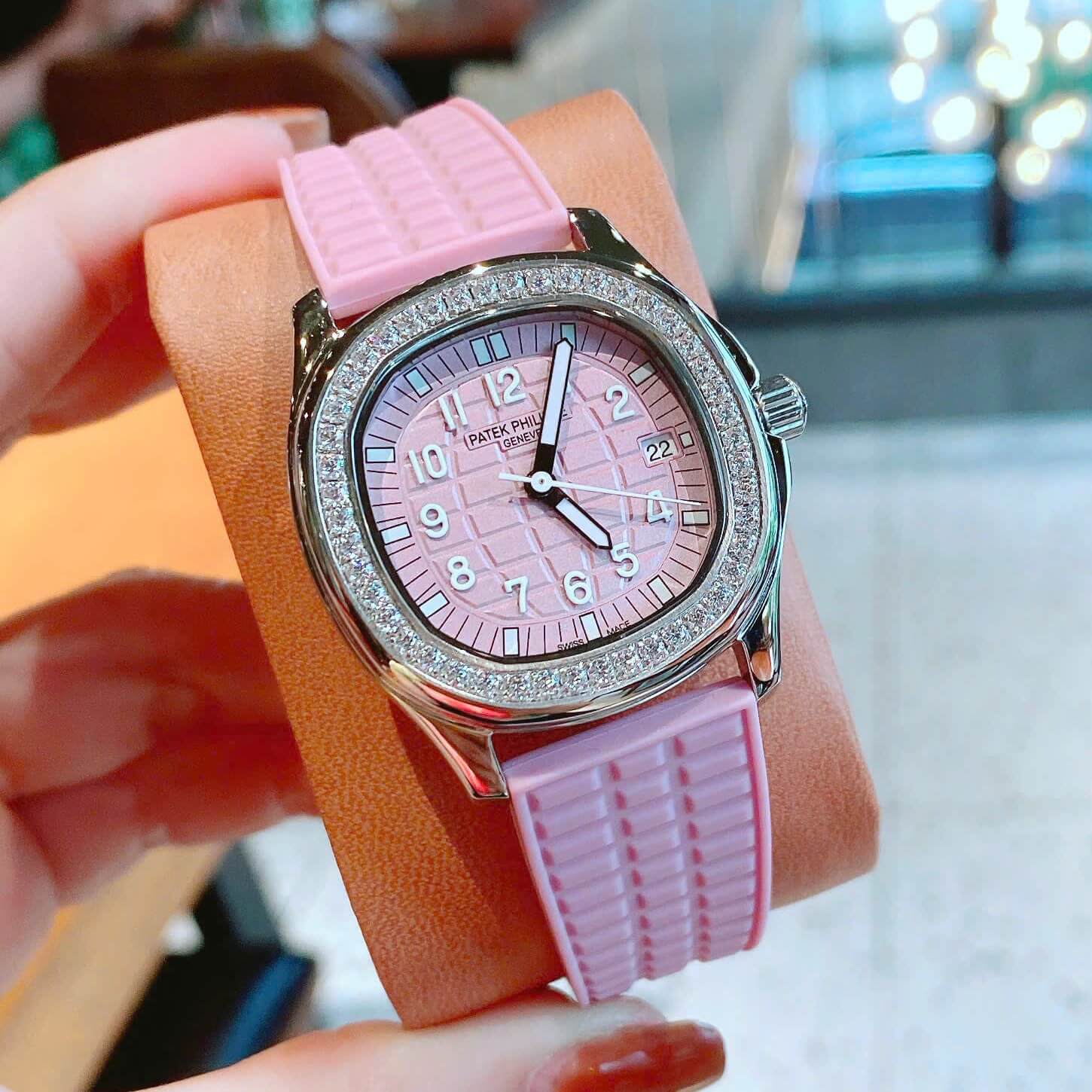Đồng Hồ Patek Philippe Aquanaut Nữ Dây Cao Su Màu Hồng Tím Đính Đá Máy Pin Size 35mm