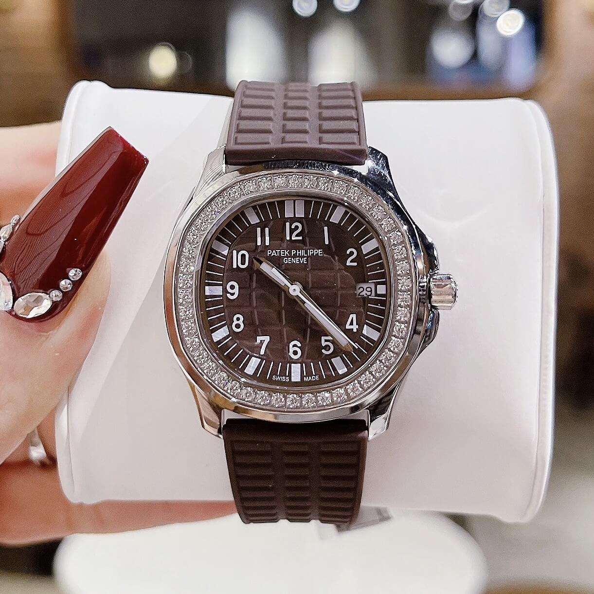 Đồng Hồ Patek Philippe Aquanaut Nữ Dây Cao Su Màu Nâu Đính Đá Máy Pin Size 35mm