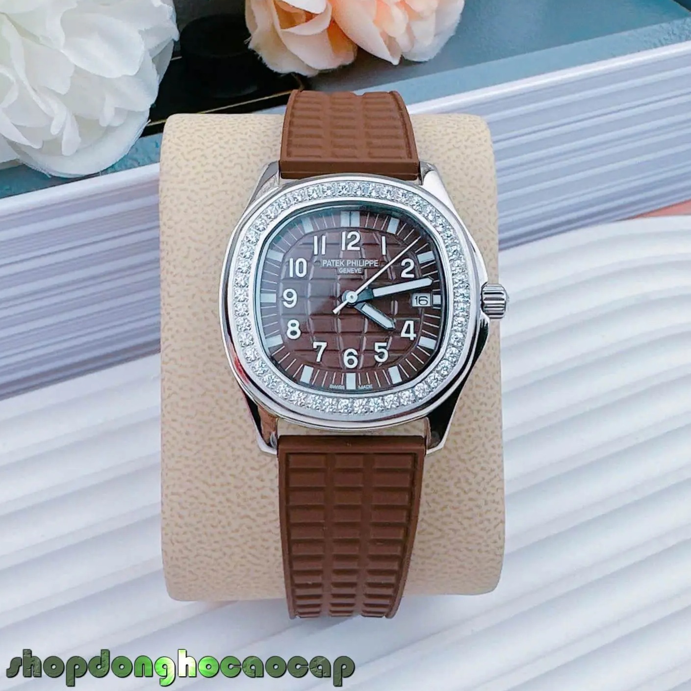 Đồng Hồ Patek Philippe Aquanaut Nữ Dây Cao Su Màu Nâu Đính Đá Máy Pin Size 35mm