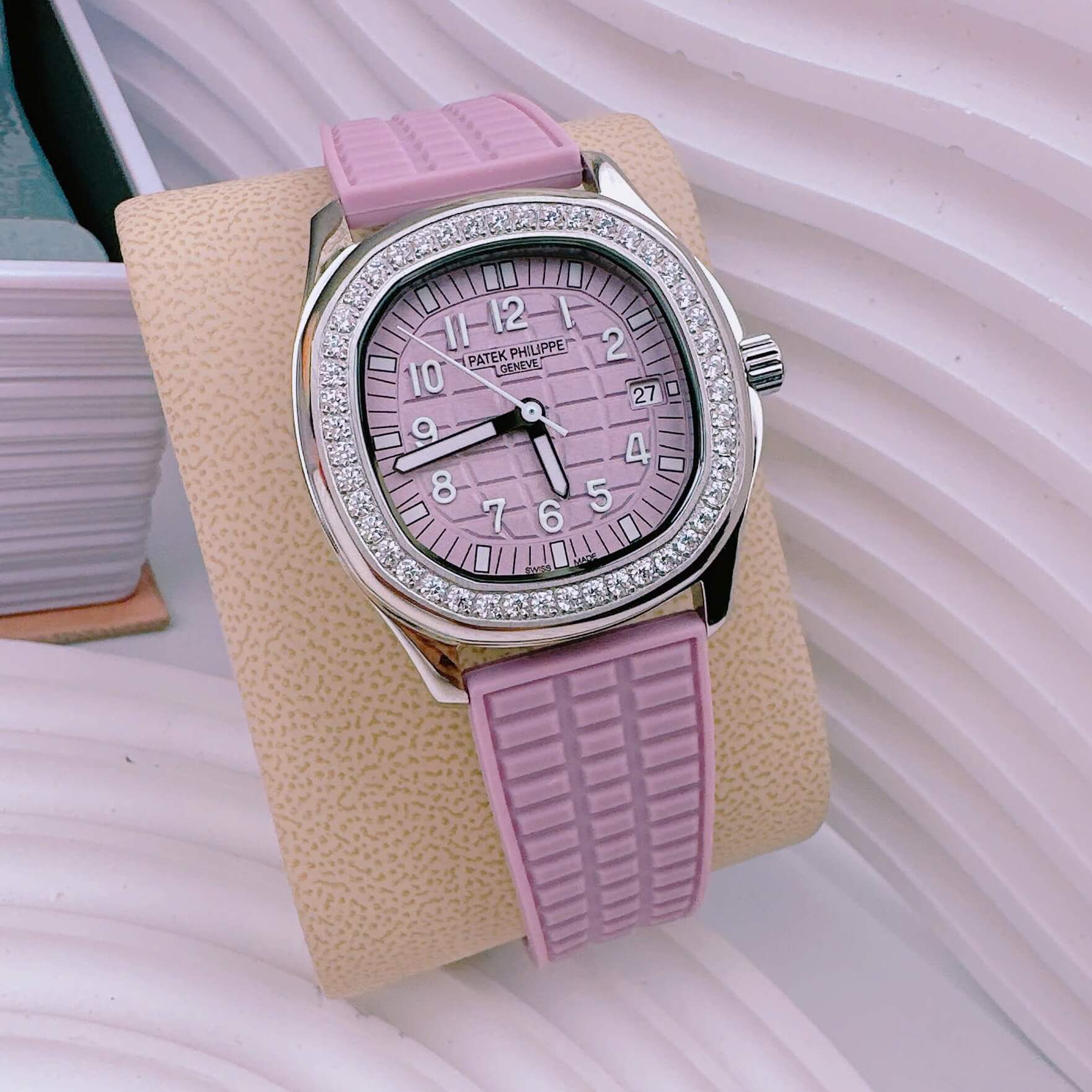 Đồng Hồ Patek Philippe Aquanaut Nữ Dây Cao Su Màu Tím Hồng Đính Đá Máy Pin Size 35mm