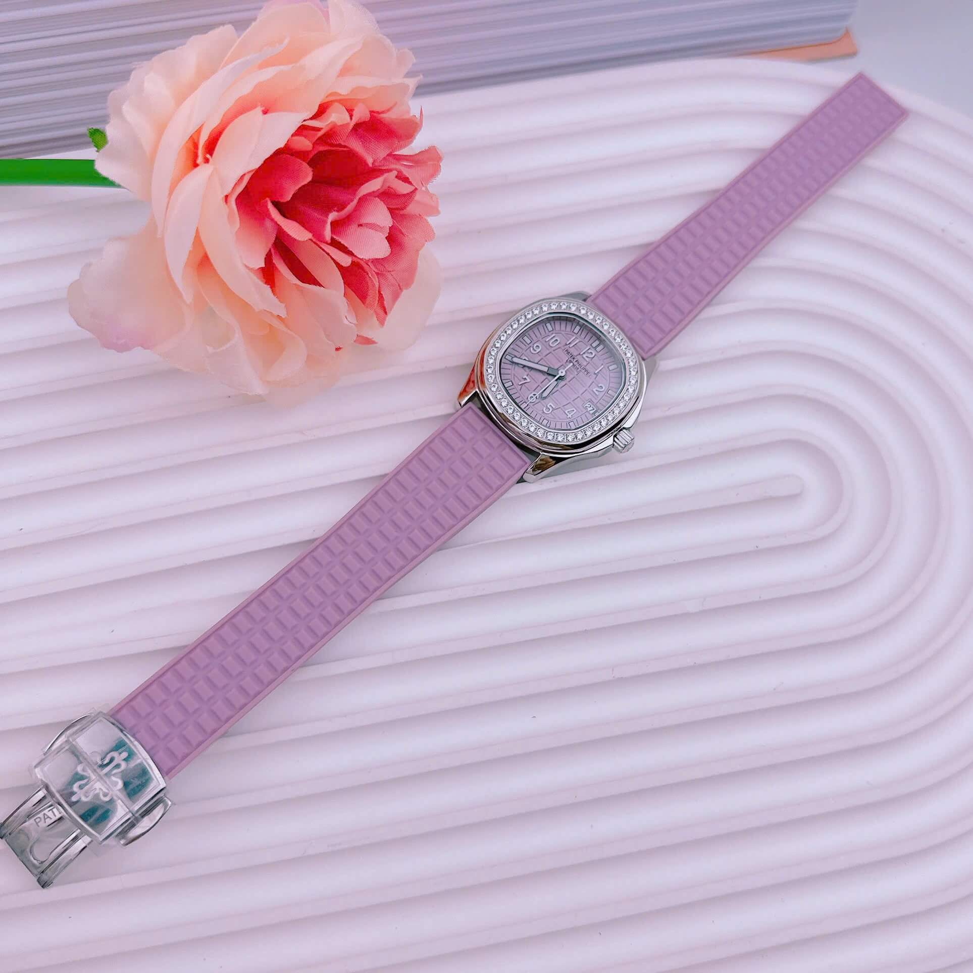 Đồng Hồ Patek Philippe Aquanaut Nữ Dây Cao Su Màu Tím Hồng Đính Đá Máy Pin Size 35mm