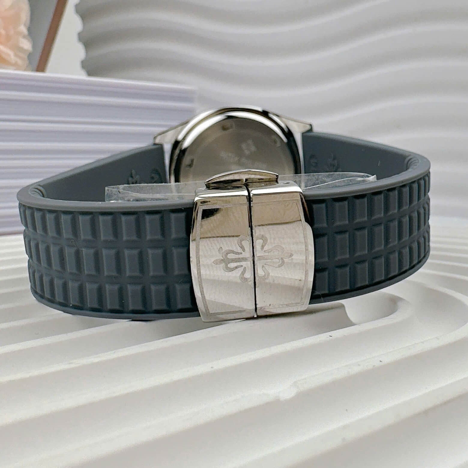 Đồng Hồ Patek Philippe Aquanaut Nữ Dây Cao Su Màu Xám Đính Đá Máy Pin Size 35mm