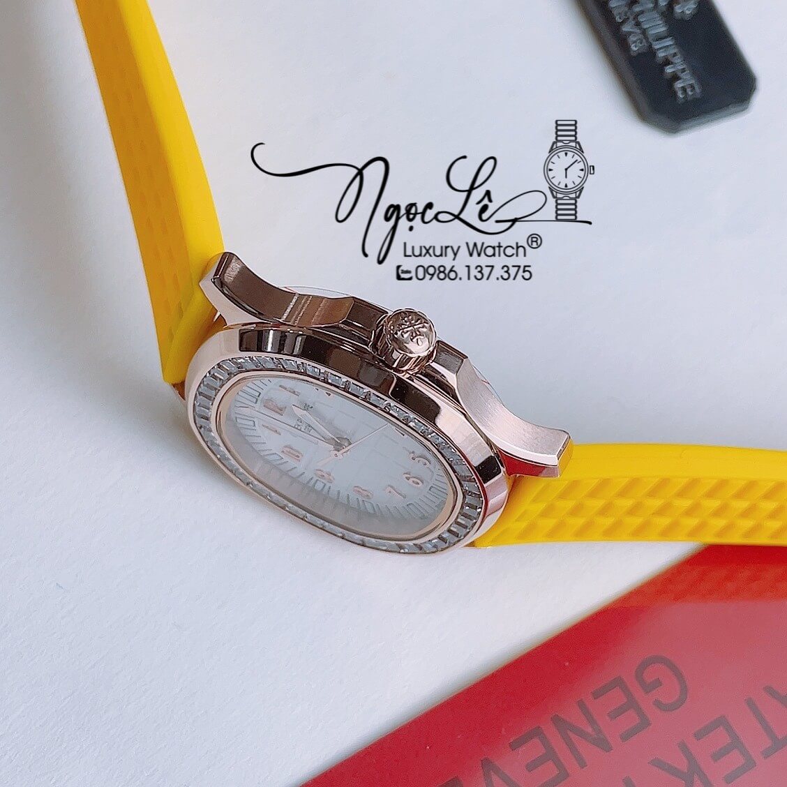 Đồng Hồ Patek Philippe Aquanaut Nữ Dây Cao Su Vàng Mặt Trắng Đính Đá Rose Máy Pin Size 35mm