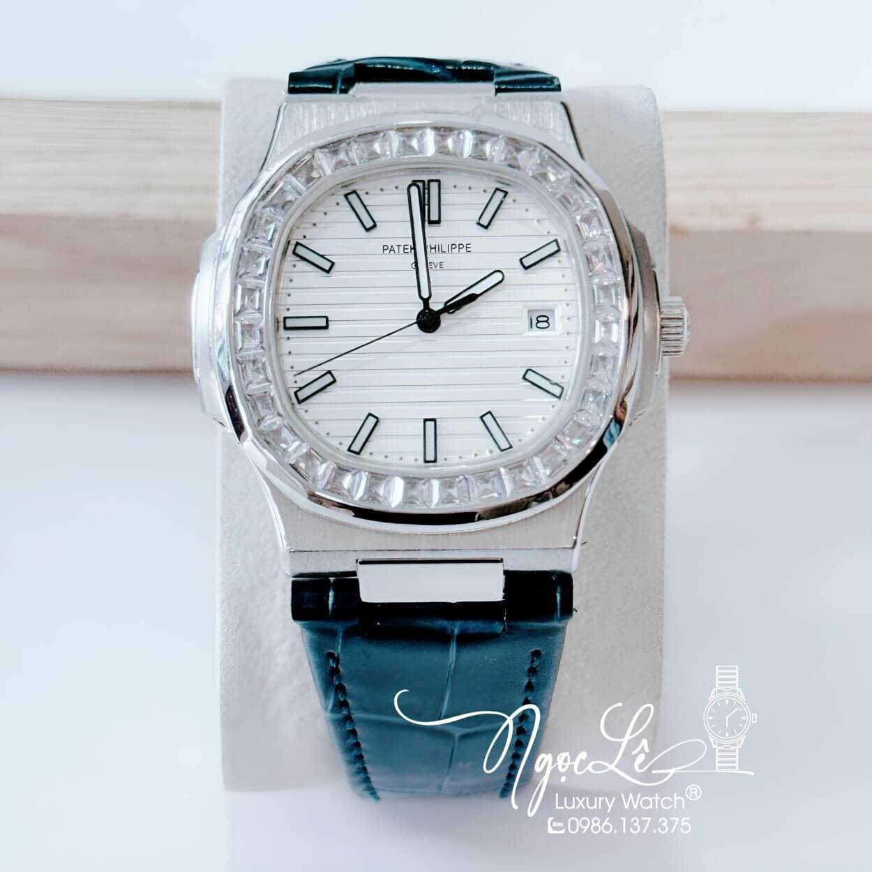 Đồng Hồ Nam Patek Philippe Tự Động Dây Da Xanh Dương Mặt Trắng Vỏ Silver Đính Đá Size 40mm