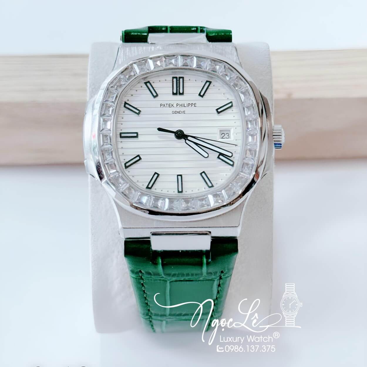 Đồng Hồ Nam Patek Philippe Tự Động Dây Da Xanh Lá Mặt Trắng Vỏ Silver Đính Đá Size 40mm