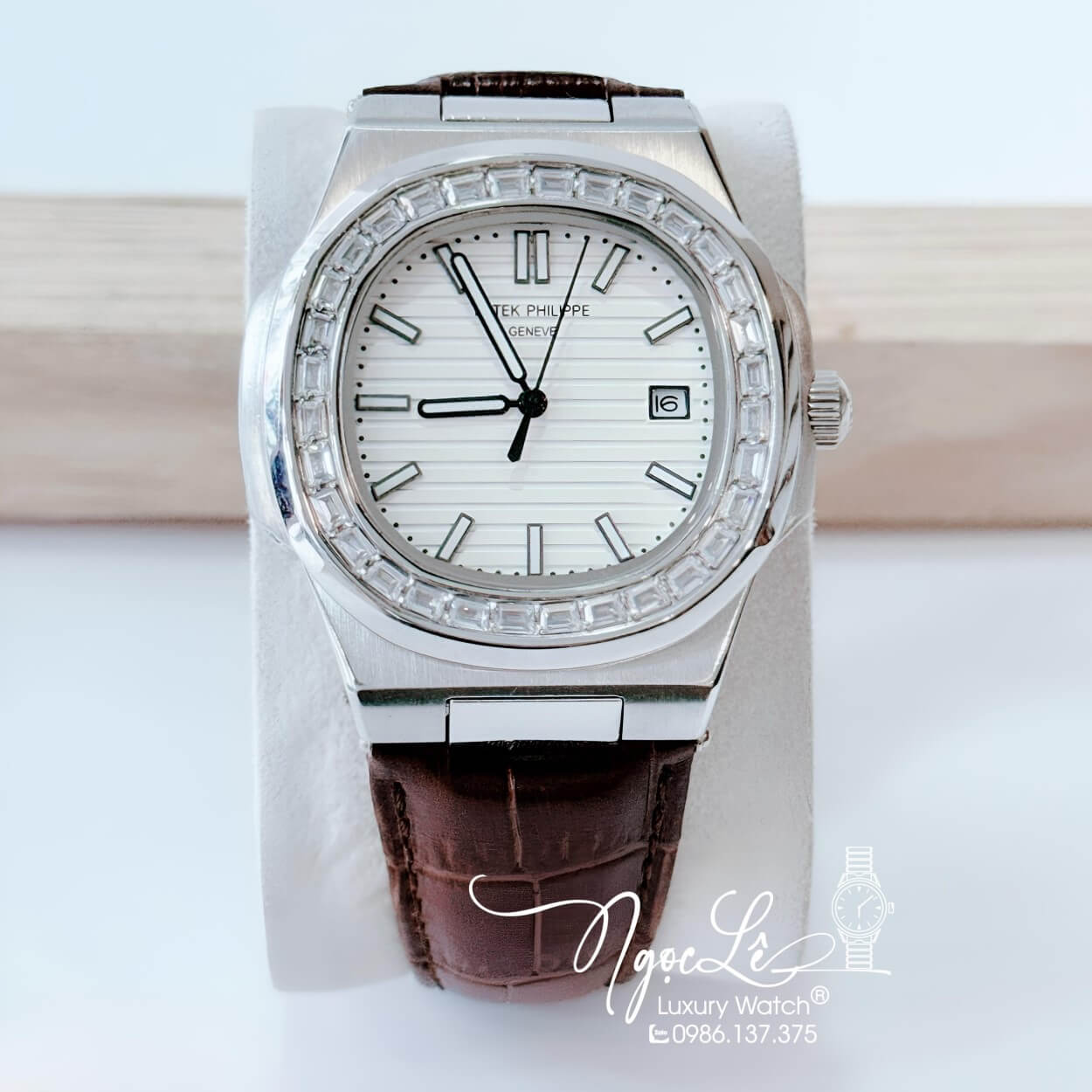 Đồng Hồ Nam Patek Philippe Tự Động Dây Da Nâu Mặt Trắng Vỏ Silver Đính Đá Size 40mm