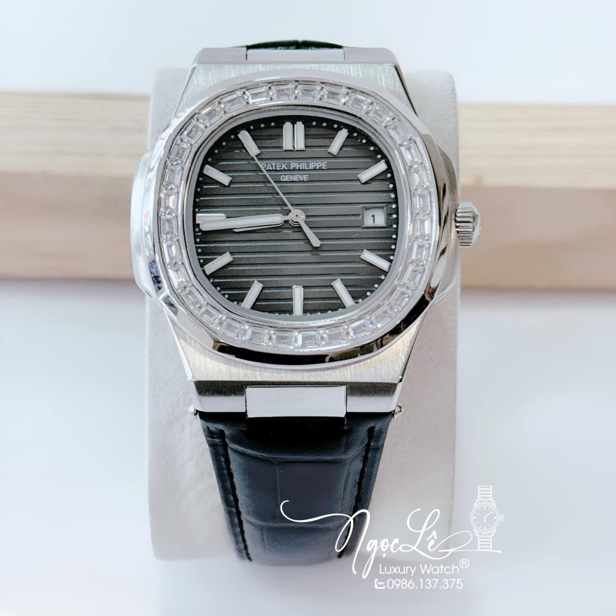 Đồng Hồ Nam Patek Philippe Tự Động Dây Da Đen Mặt Xám Đen Vỏ Silver Đính Đá Size 40mm