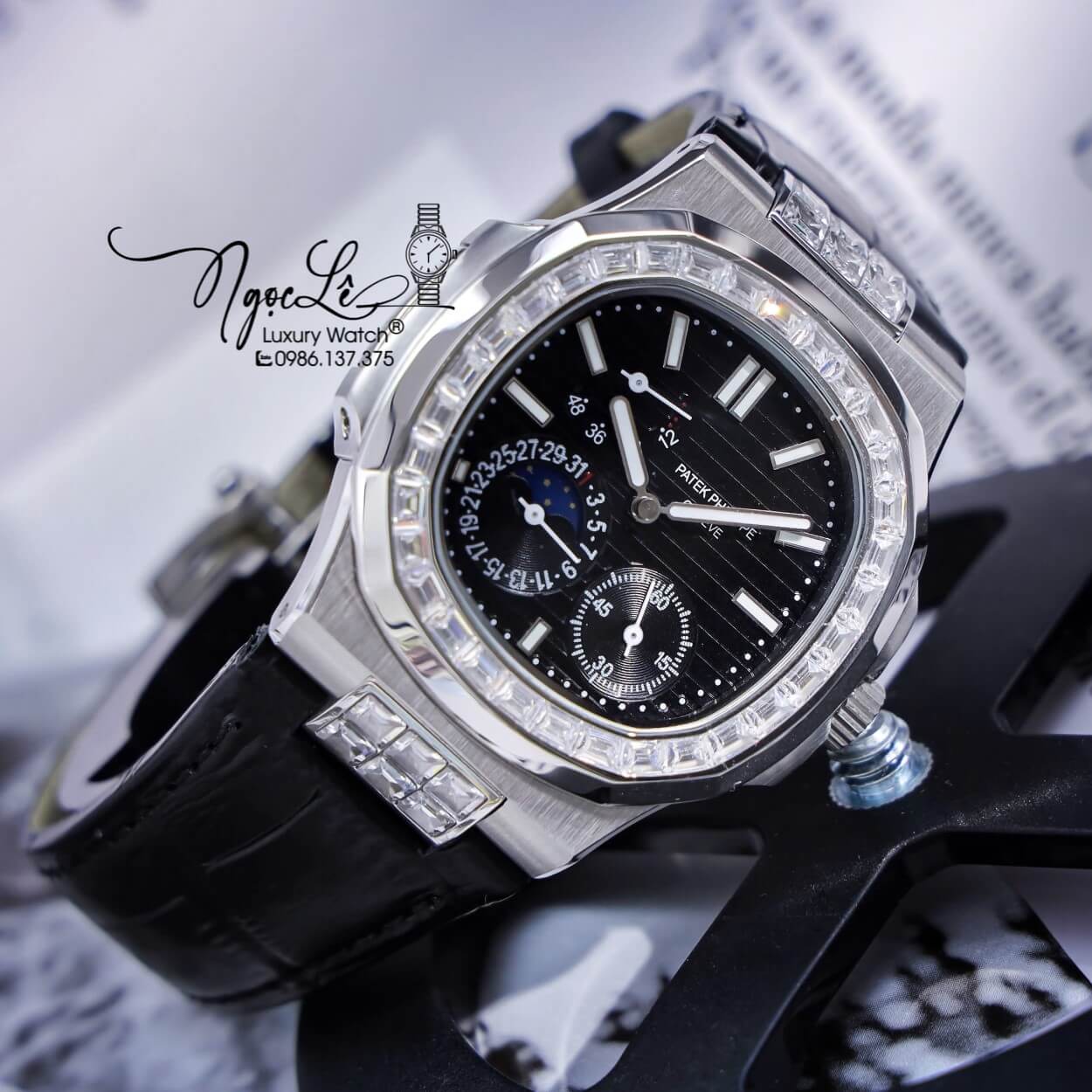 Đồng Hồ Nam Patek Philippe Nautilus 5724R Tự Động Dây Da Đen Vỏ Silver Size 40mm