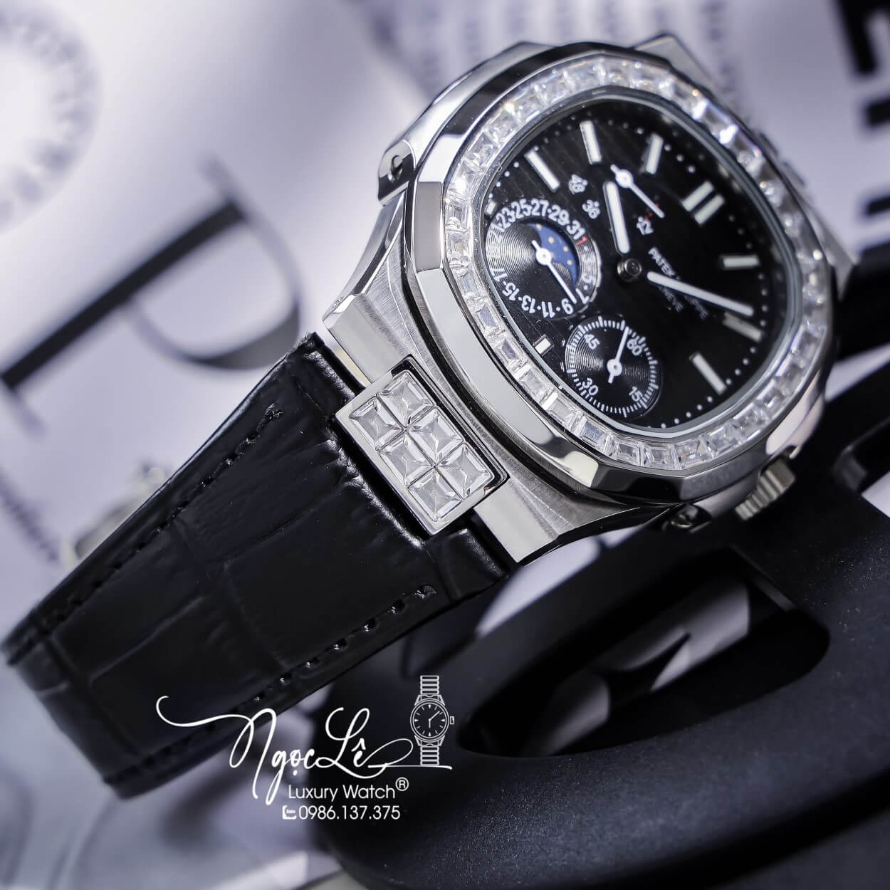 Đồng Hồ Nam Patek Philippe Nautilus 5724R Tự Động Dây Da Đen Vỏ Silver Size 40mm