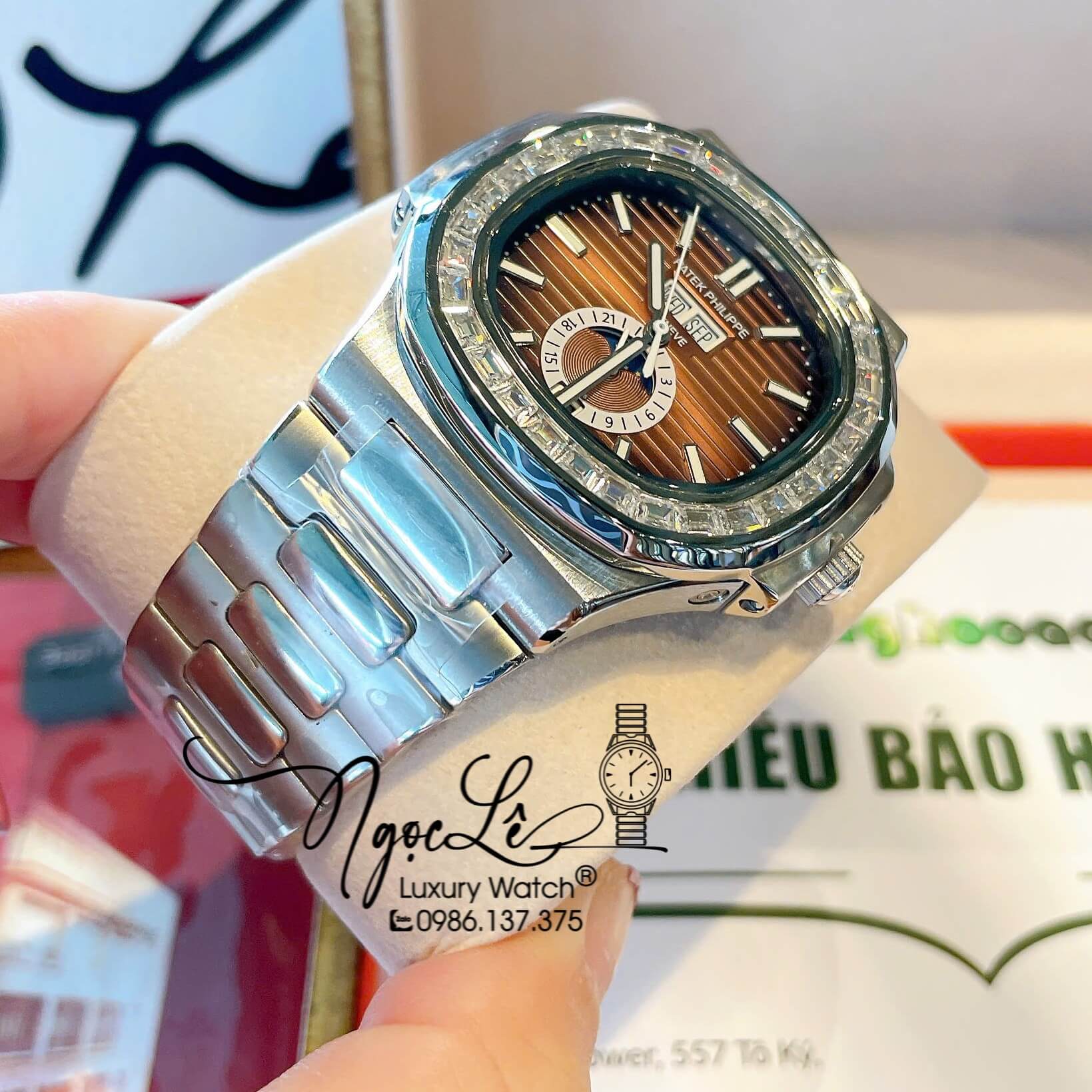 Đồng Hồ Patek Philippe Nautilus Nam Tự Động Dây Kim Loại Silver Mặt Ombre Nâu Đính Đá Size 40mm