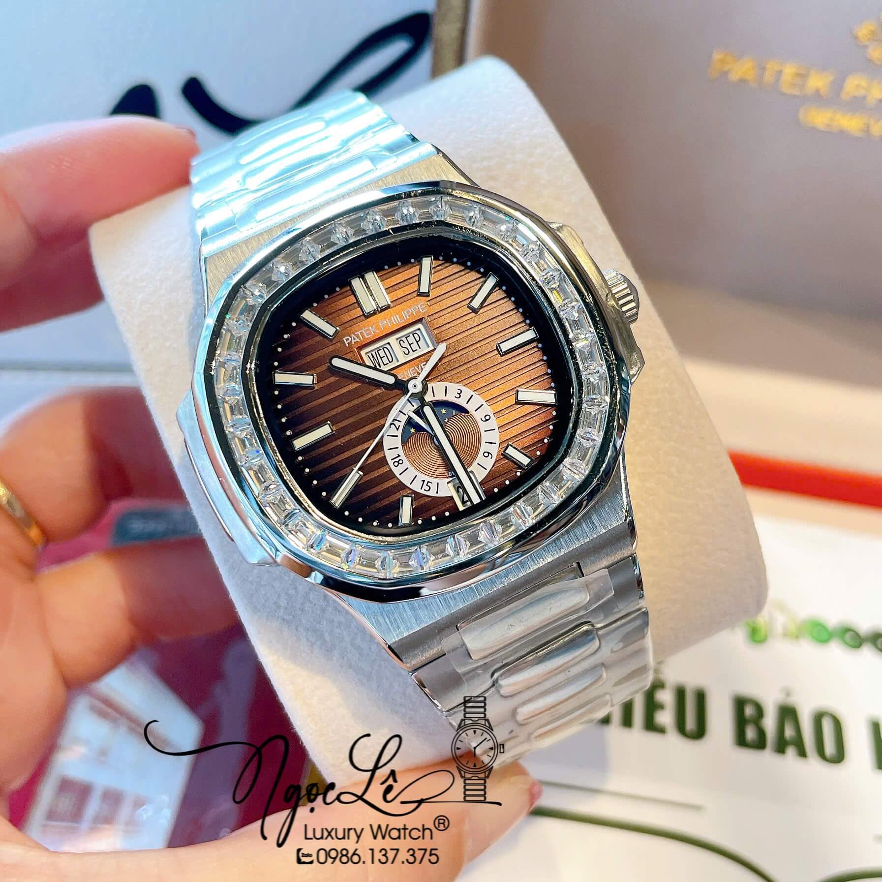 Đồng Hồ Patek Philippe Nautilus Nam Tự Động Dây Kim Loại Silver Mặt Ombre Nâu Đính Đá Size 40mm