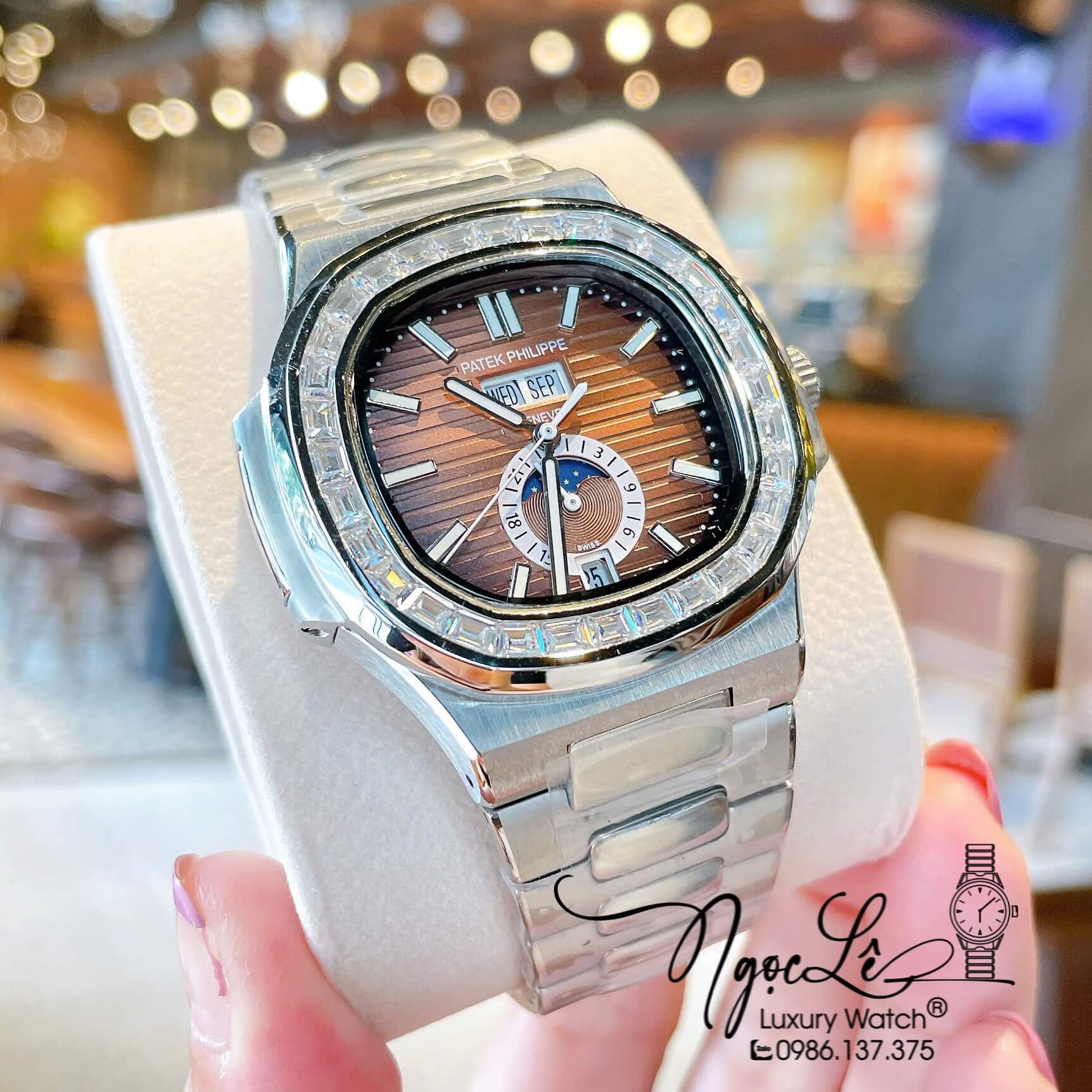 Đồng Hồ Patek Philippe Nautilus Nam Tự Động Dây Kim Loại Silver Mặt Ombre Nâu Đính Đá Size 40mm