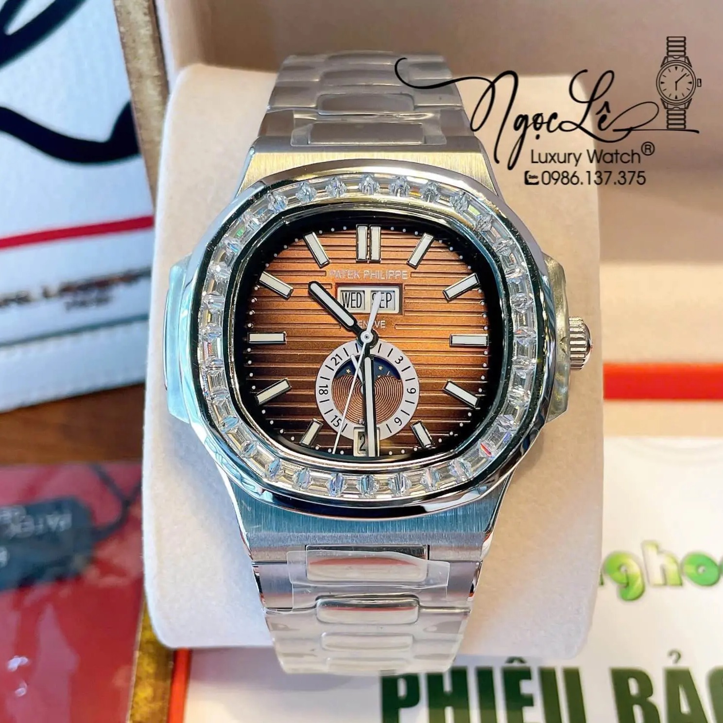 Đồng Hồ Nam Patek Philippe Nautilus Tự Động Dây Kim Loại Silver Mặt Ombre Nâu Đính Đá Size 40mm