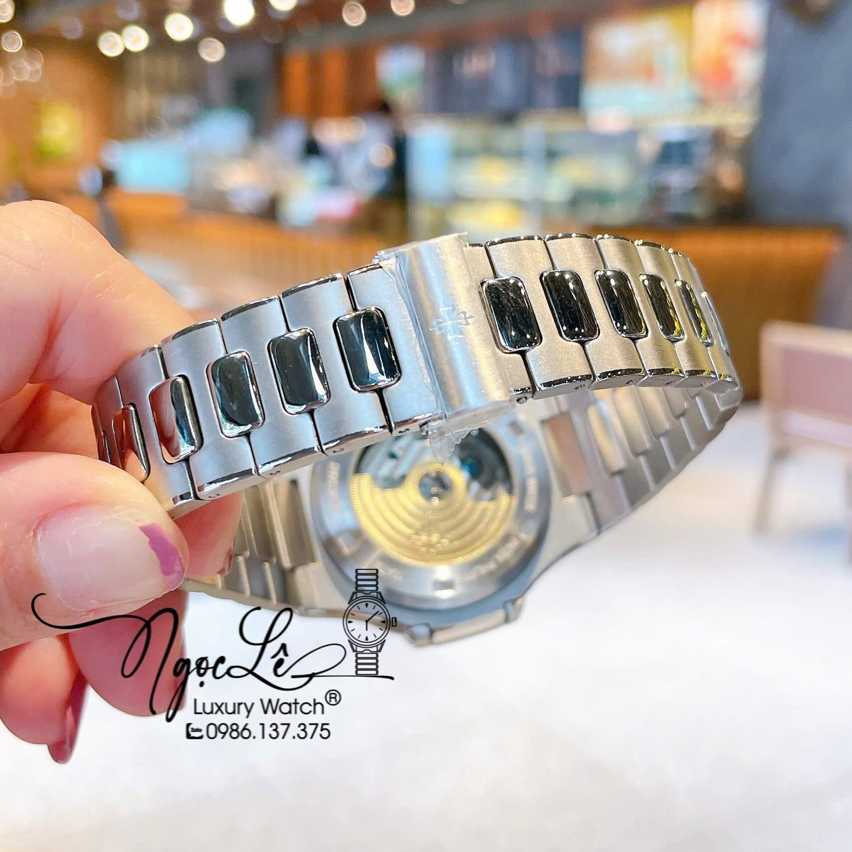 Đồng Hồ Patek Philippe Nautilus Nam Tự Động Dây Kim Loại Silver Mặt Xanh Rêu Lạnh Đính Đá Size 40mm