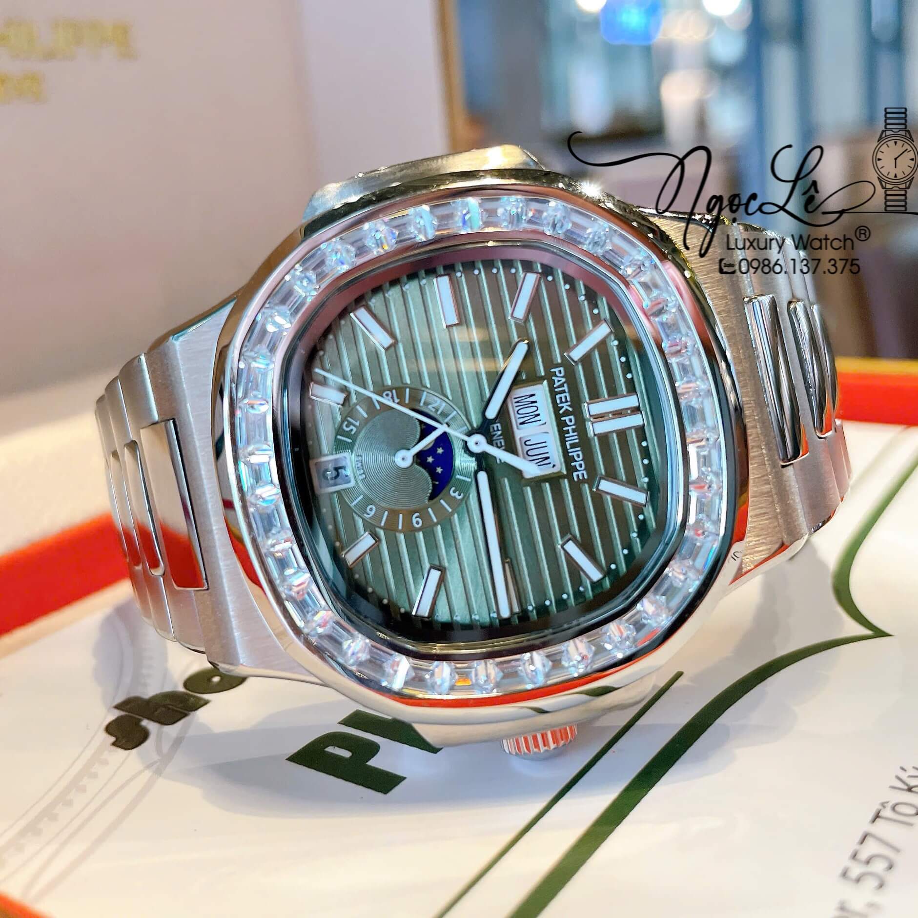 Đồng Hồ Patek Philippe Nautilus Nam Tự Động Dây Kim Loại Silver Mặt Xanh Rêu Lạnh Đính Đá Size 40mm