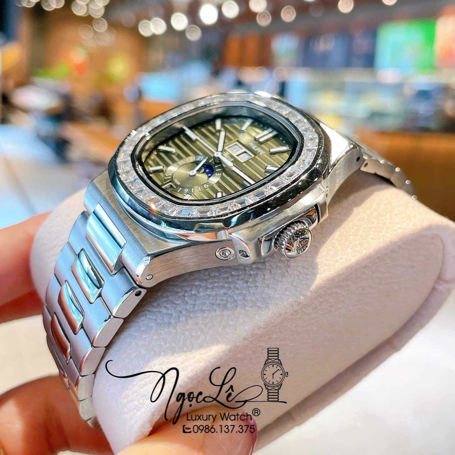 Đồng Hồ Patek Philippe Nautilus Nam Tự Động Dây Kim Loại Silver Mặt Xanh Rêu Lạnh Đính Đá Size 40mm