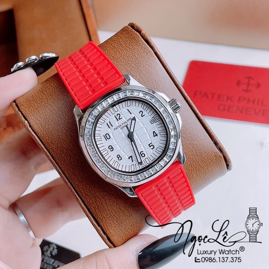 Đồng Hồ Patek Philippe Aquanaut Nữ Dây Silicon Đỏ Đính Đá Vỏ Silver Size 35mm Máy Pin