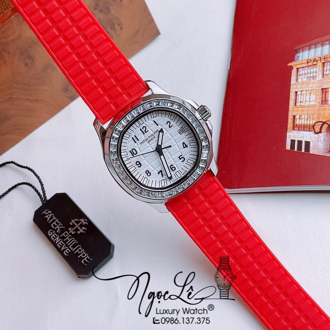 Đồng Hồ Patek Philippe Aquanaut Nữ Dây Silicon Đỏ Đính Đá Vỏ Silver Size 35mm Máy Pin