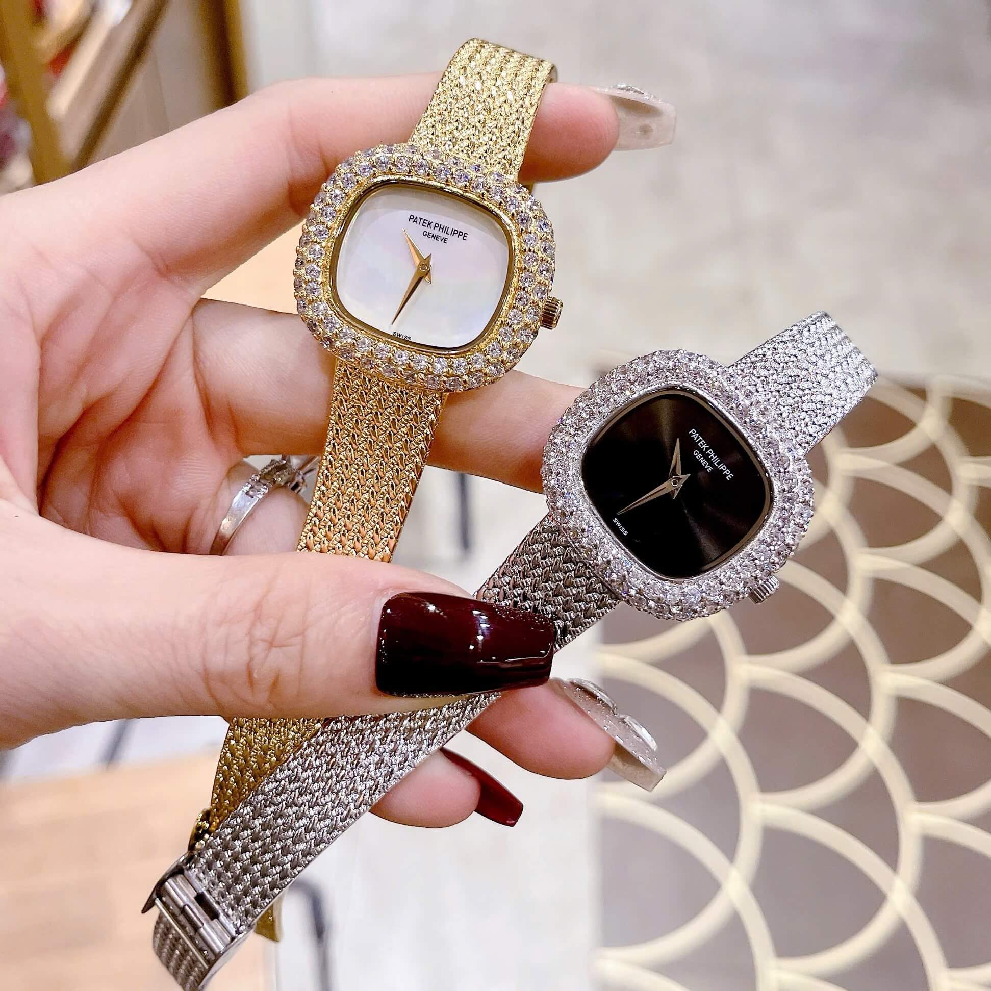 Đồng Hồ Patek Philippe Nữ Dây Mesh Bạc Mặt Đen Đính Đá Size 32mm
