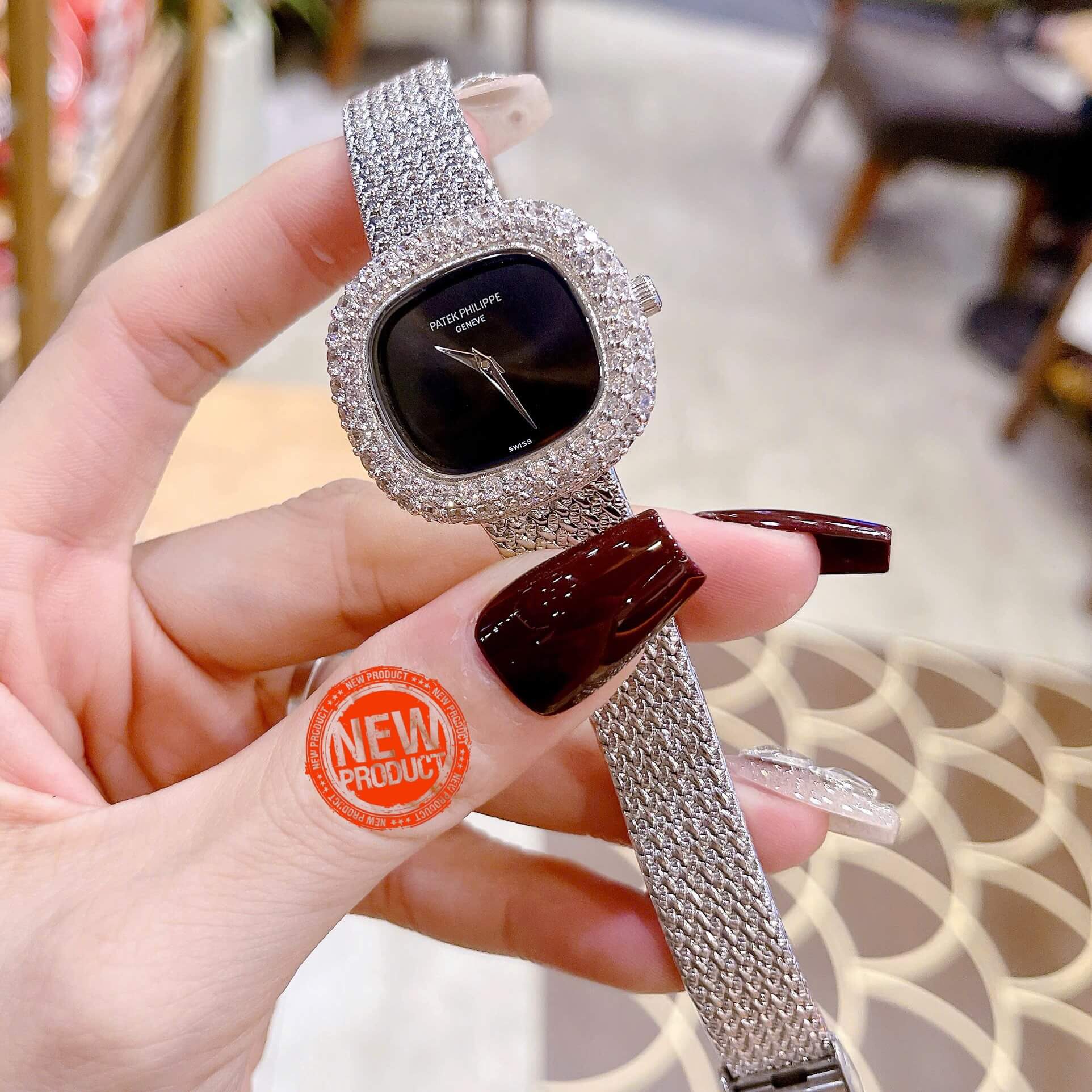 Đồng Hồ Patek Philippe Nữ Dây Mesh Bạc Mặt Đen Đính Đá Size 32mm