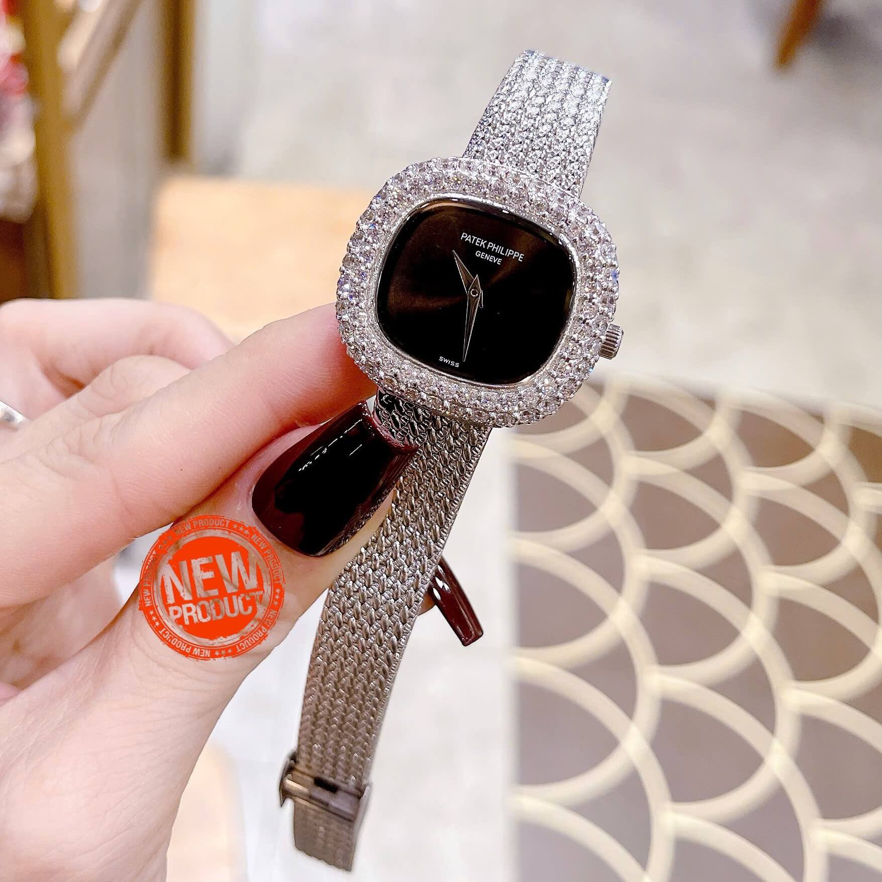 Đồng Hồ Patek Philippe Nữ Dây Mesh Bạc Mặt Đen Đính Đá Size 32mm