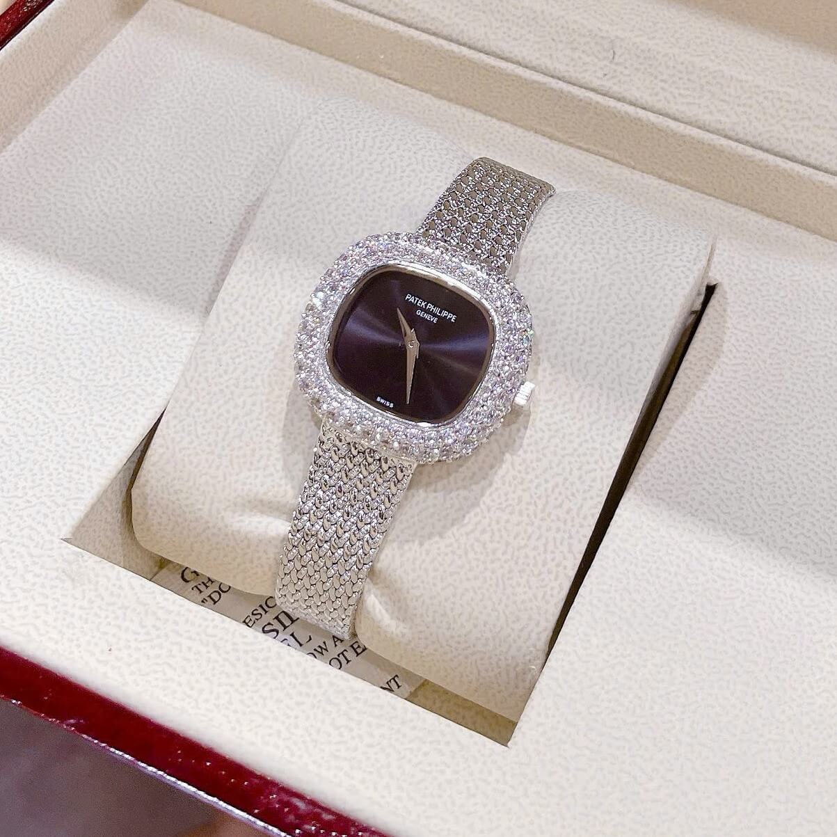 Đồng Hồ Patek Philippe Nữ Dây Mesh Bạc Mặt Đen Đính Đá Size 32mm