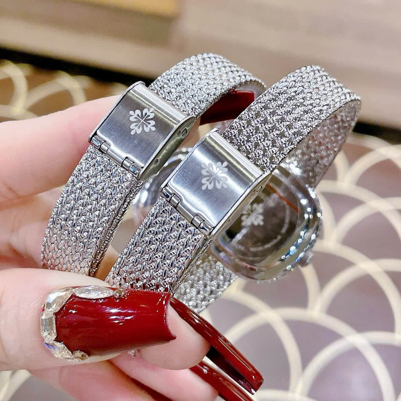 Đồng Hồ Patek Philippe Nữ Dây Mesh Bạc Đính Đá Size 32mm Mặt Xà Cừ