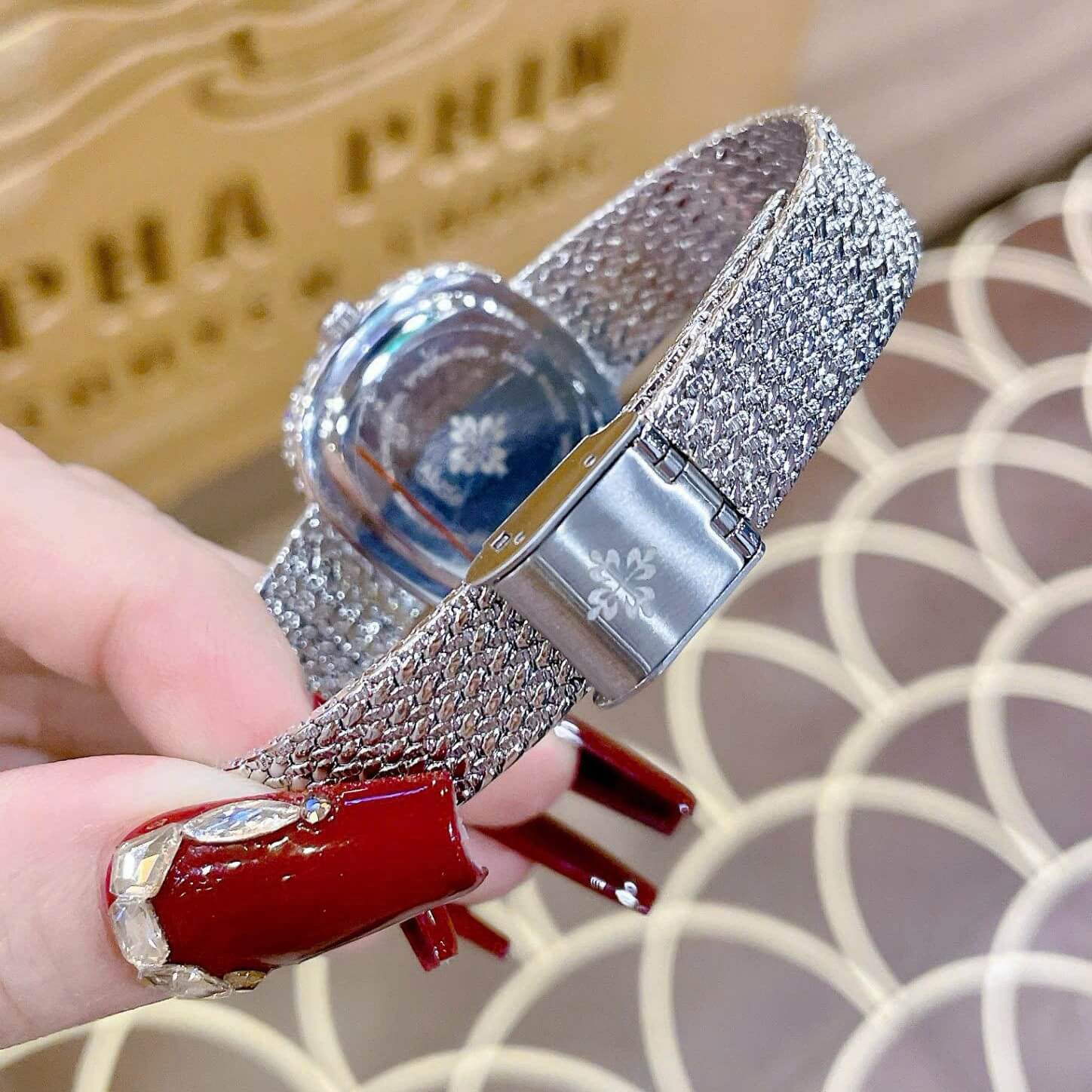 Đồng Hồ Patek Philippe Nữ Dây Mesh Bạc Đính Đá Size 32mm Mặt Xà Cừ