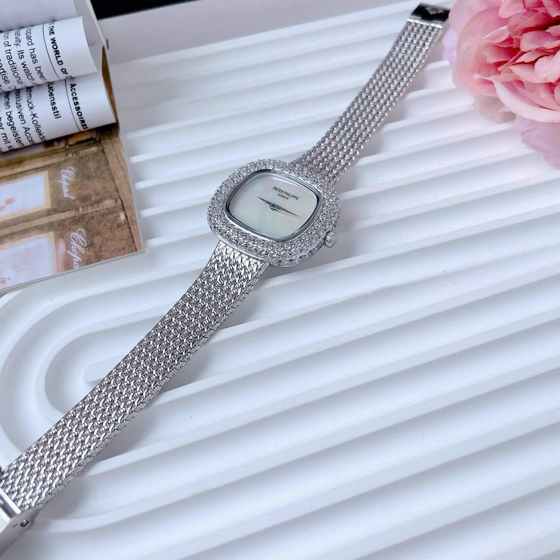 Đồng Hồ Patek Philippe Nữ Dây Mesh Bạc Đính Đá Size 32mm Mặt Xà Cừ