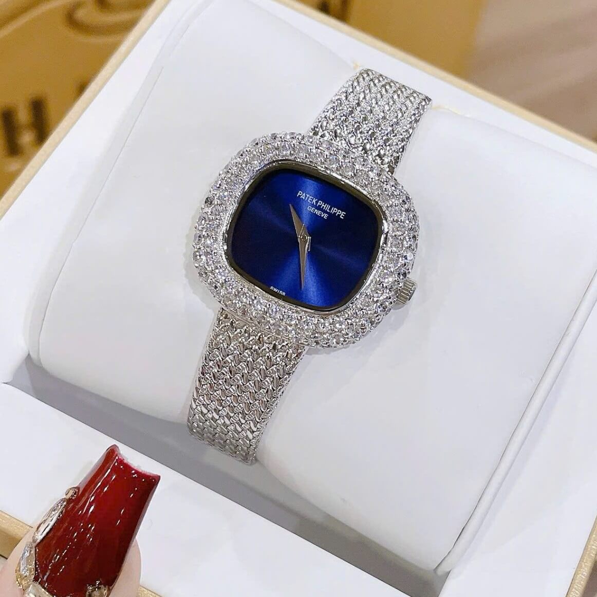 Đồng Hồ Patek Philippe Nữ Dây Mesh Bạc Mặt Xanh Navy Đính Đá Size 32mm