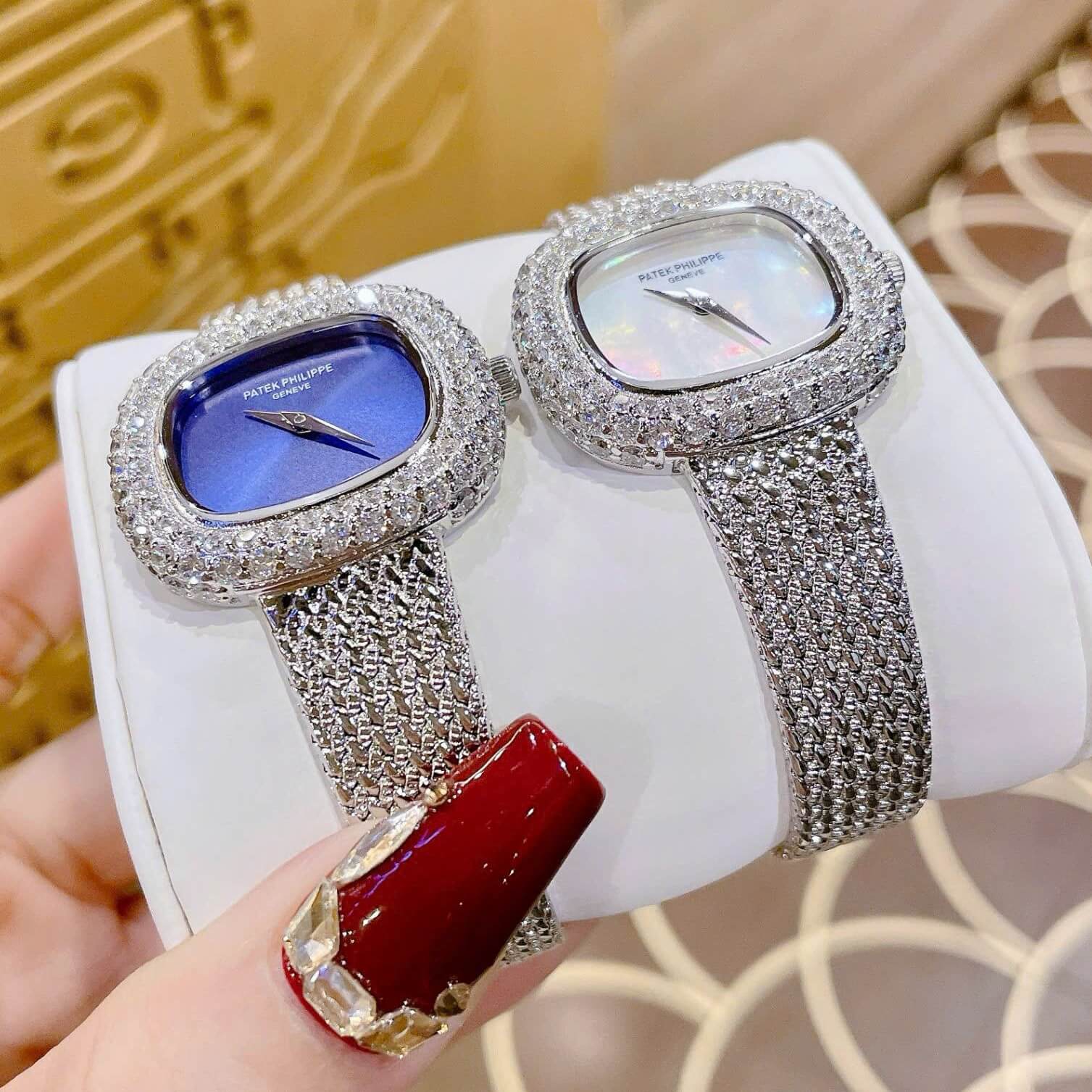 Đồng Hồ Patek Philippe Nữ Dây Mesh Bạc Mặt Xanh Navy Đính Đá Size 32mm