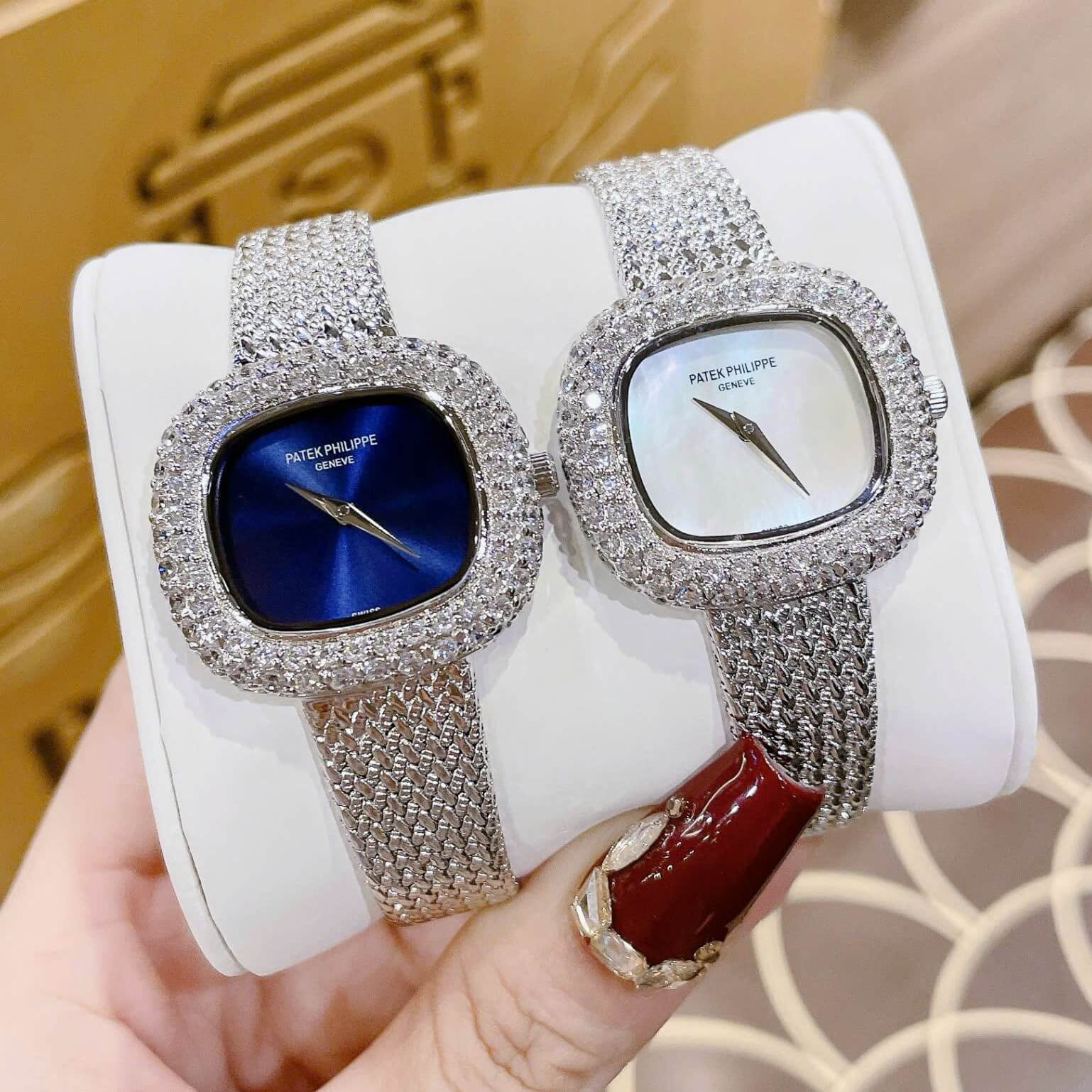 Đồng Hồ Patek Philippe Nữ Dây Mesh Bạc Mặt Xanh Navy Đính Đá Size 32mm