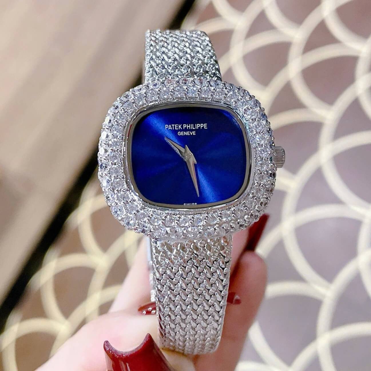 Đồng Hồ Patek Philippe Nữ Dây Mesh Bạc Mặt Xanh Navy Đính Đá Size 32mm