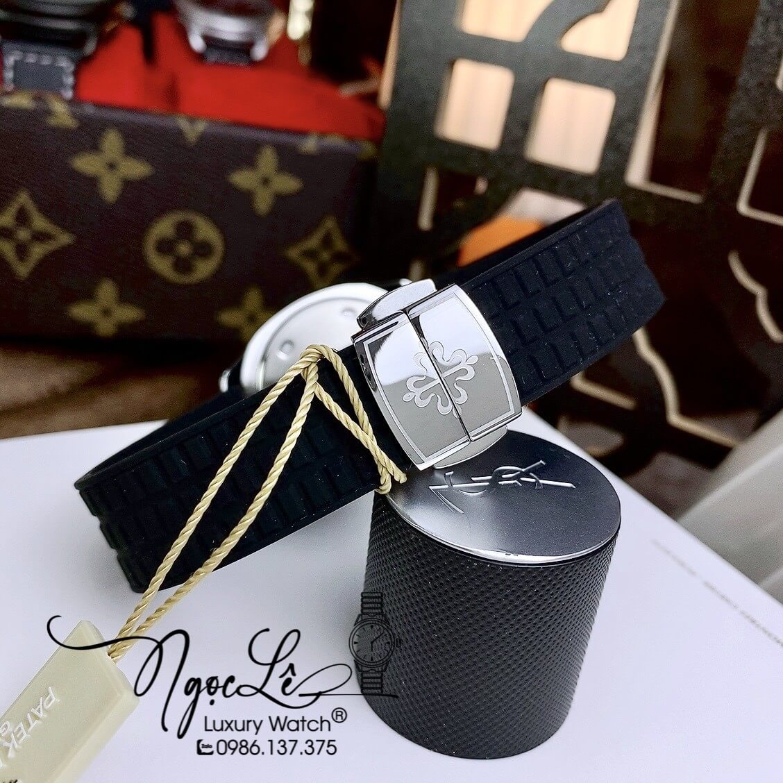 Đồng Hồ Patek Philippe Aquanaut Nữ Dây Silicon Màu Đen Đính Đá Vỏ Bạc Size 35mm