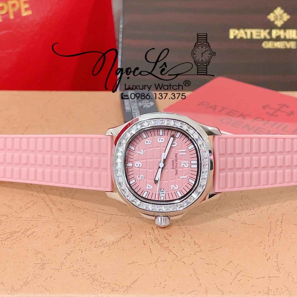 Đồng Hồ Patek Philippe Aquanaut Nữ Dây Silicon Màu Hồng Đính Đá Ống Vỏ Bạc Size 35mm