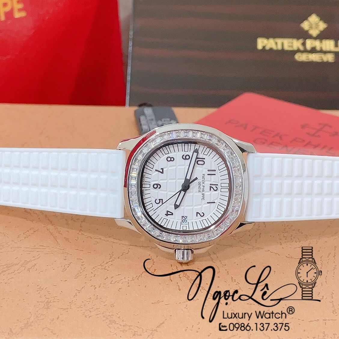 Đồng Hồ Patek Philippe Aquanaut Nữ Dây Silicon Màu Trắng Đính Đá Ống Vỏ Bạc Size 35mm